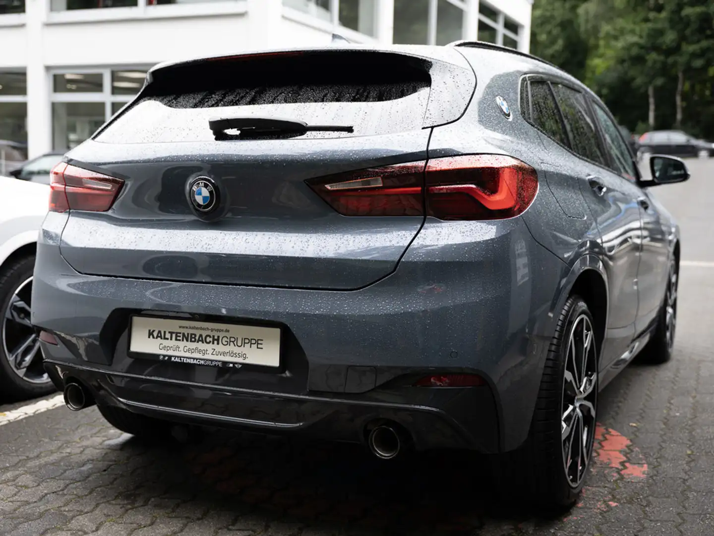 BMW X2 xDrive 20d M-Sport AHK HUD LED ACC W-LAN Grau - 2