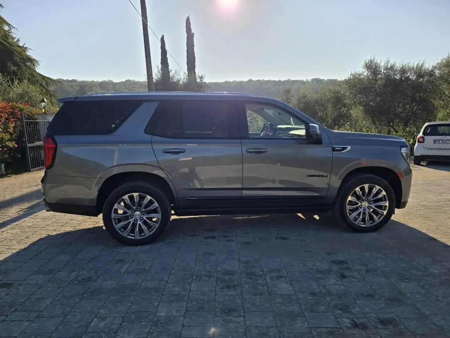 GMC Yukon Yukon Denali- full- 7 posti Gris - 1