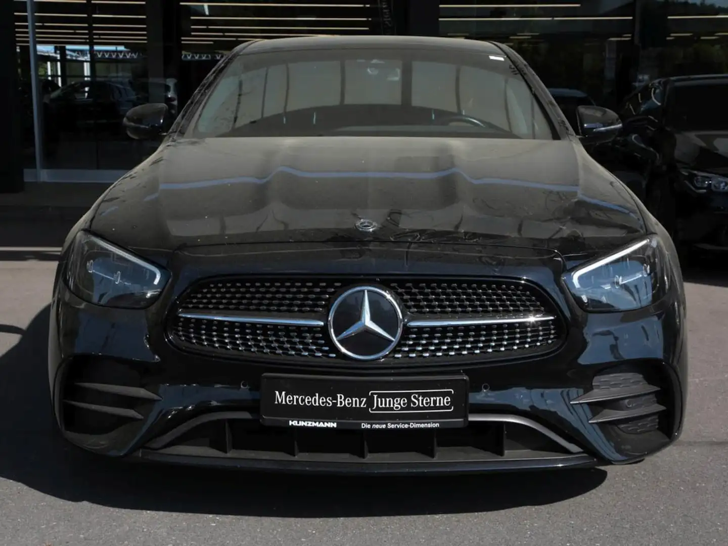 Mercedes-Benz E 300 e 4M AMG Night Exclusive MBUX Navi Kamera Schwarz - 2