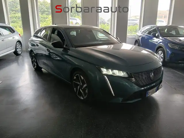 Peugeot 308 view 4