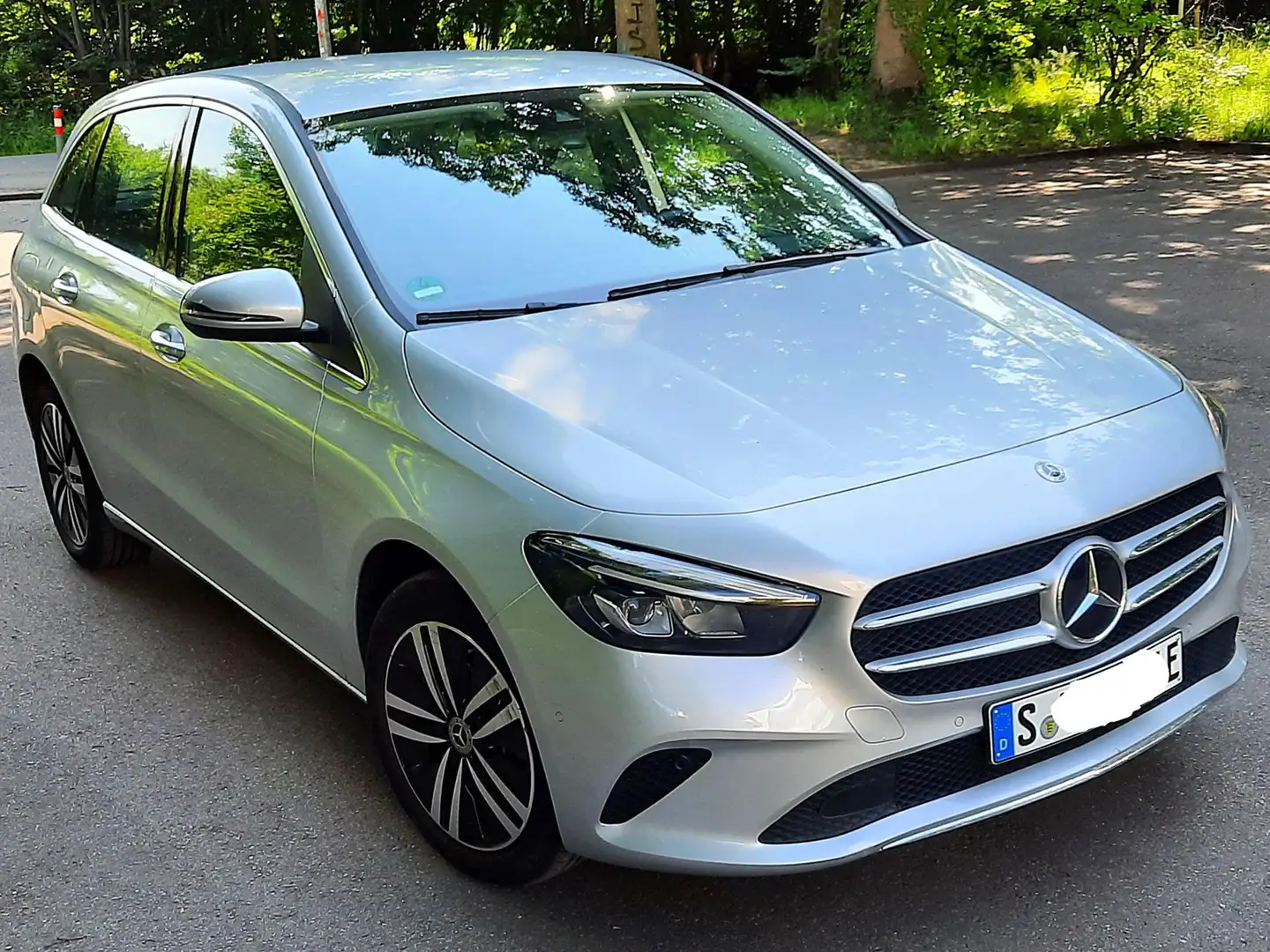 Mercedes-Benz B 250 B-Klasse Plug-In-Hybrid e 8G-DCT Progressive Stříbrná - 2