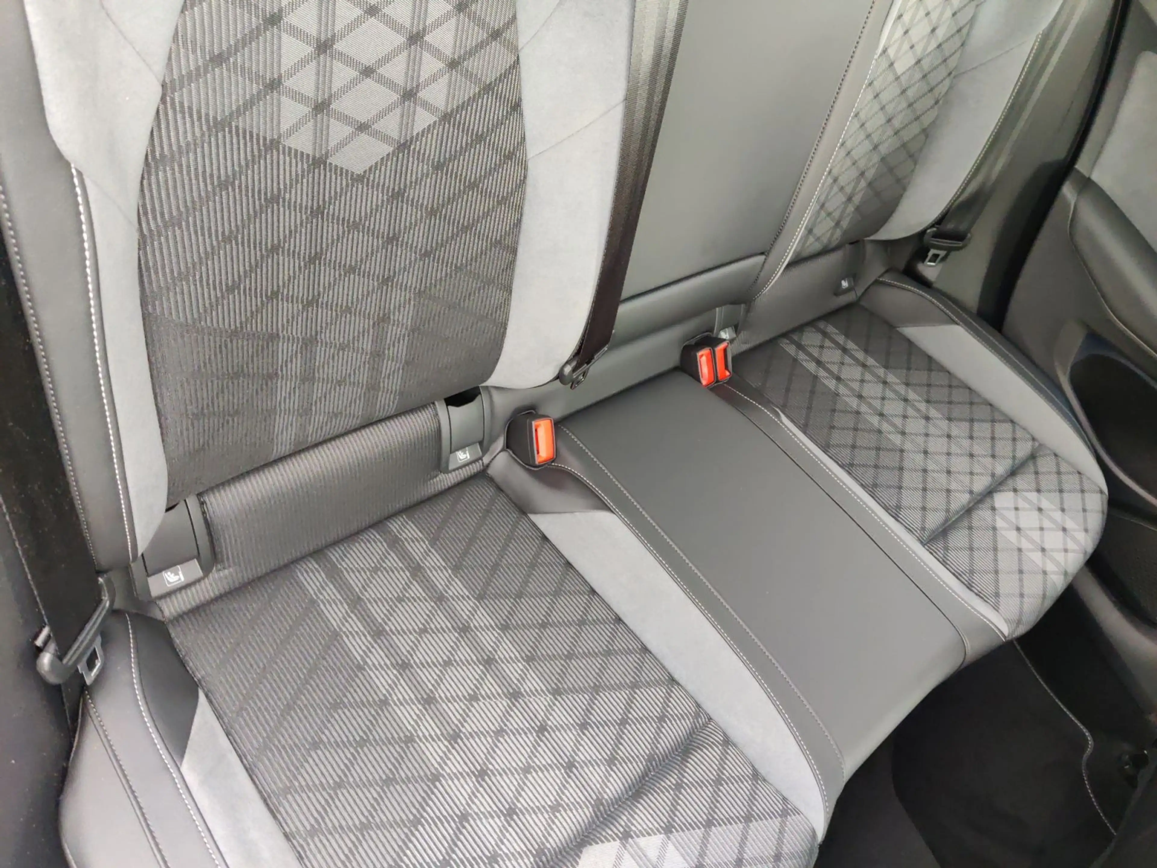 Volkswagen Golf Variant 2.0 TDI DSG R-Line Business LED — photo 15