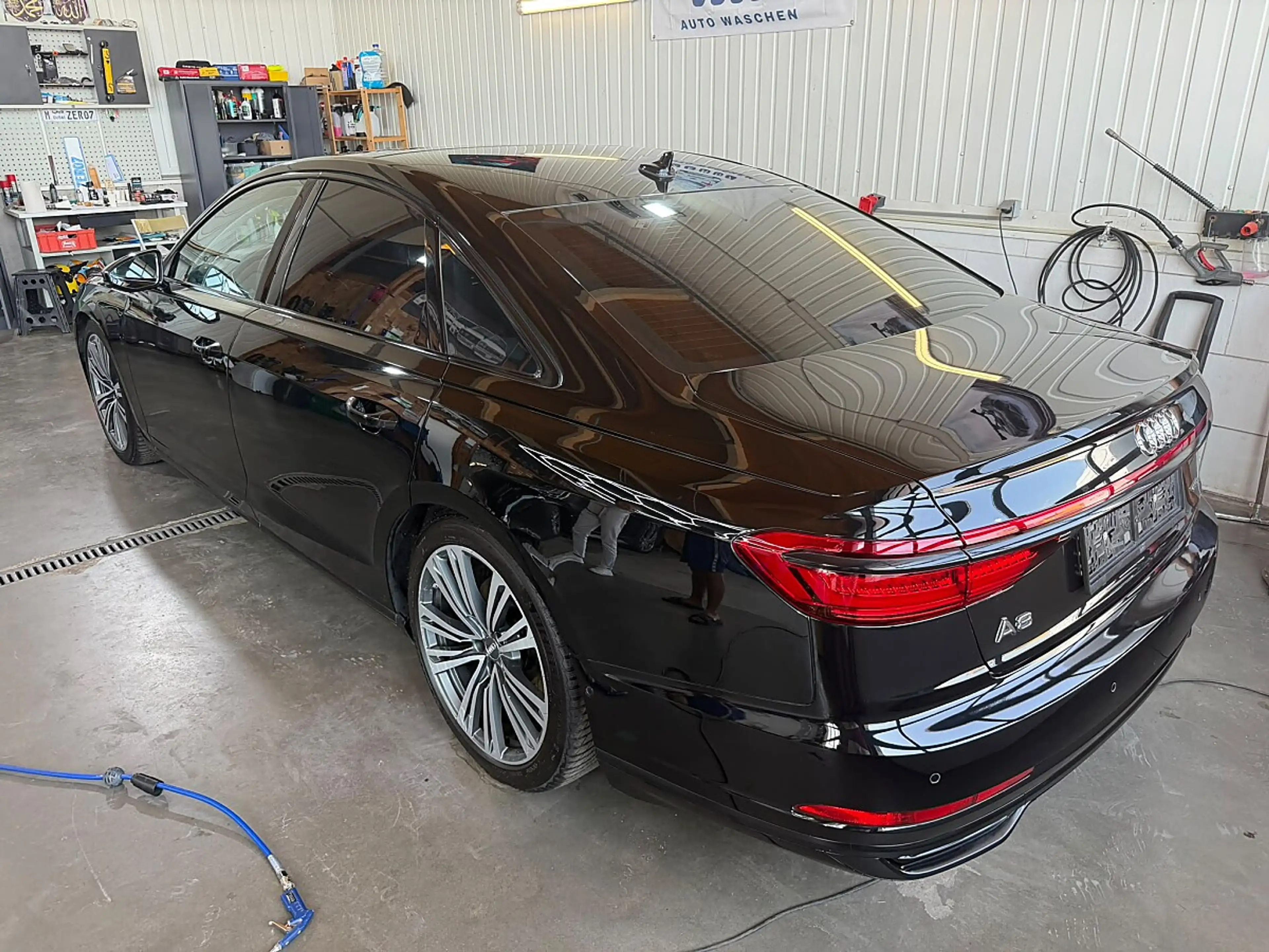 Audi A8 — photo 3