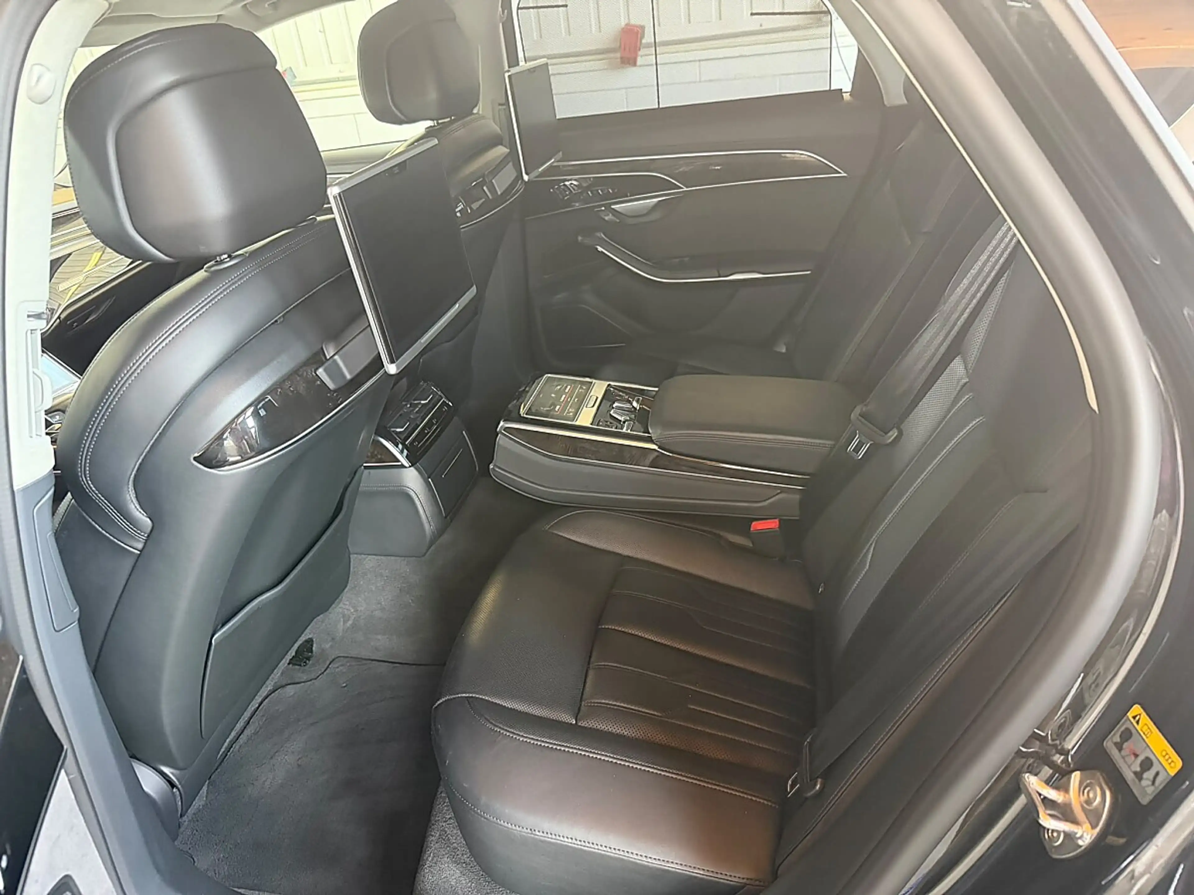 Audi A8 — photo 7