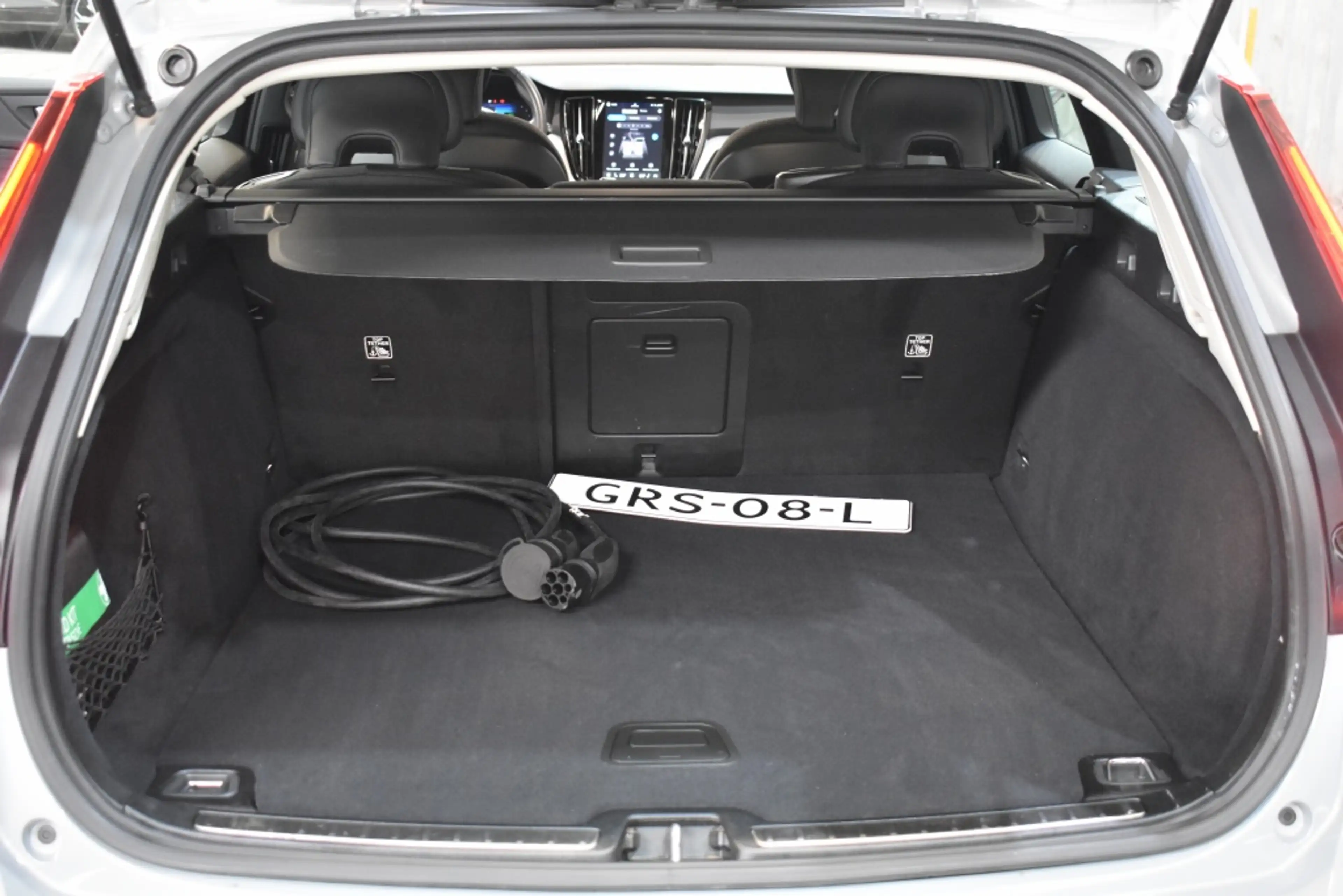 Volvo V60 T6 350PK AWD Essential Bright | 18” | Getint Glas — photo 32