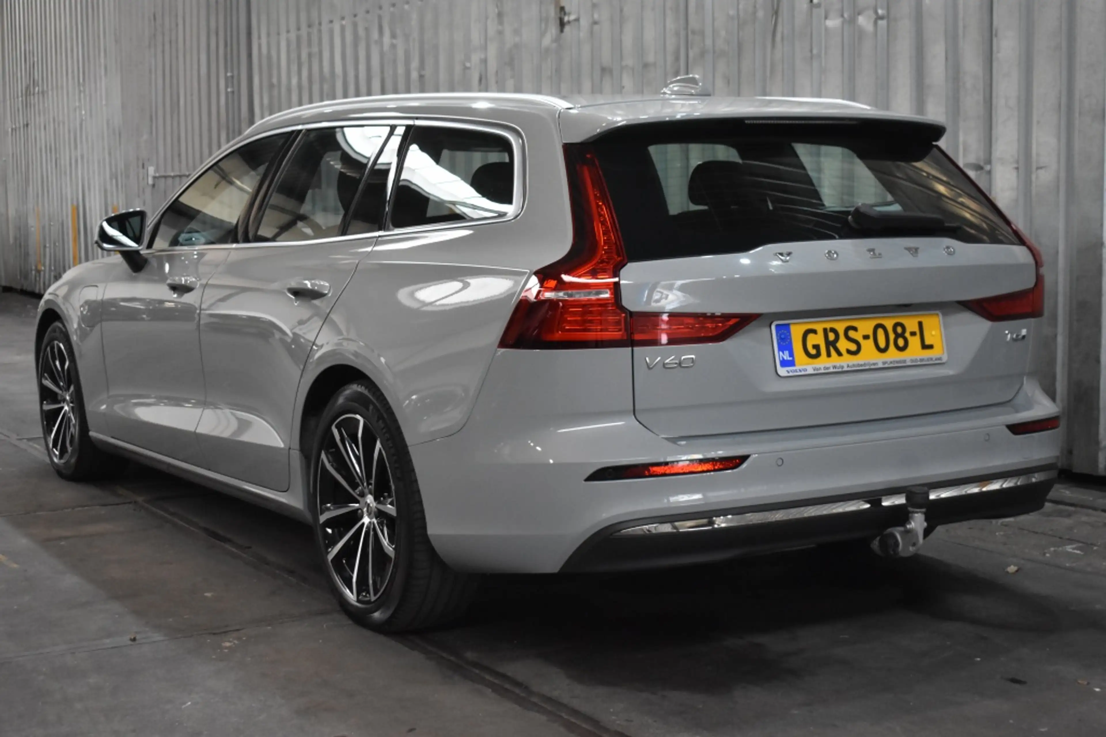 Volvo V60 T6 350PK AWD Essential Bright | 18” | Getint Glas — photo 2