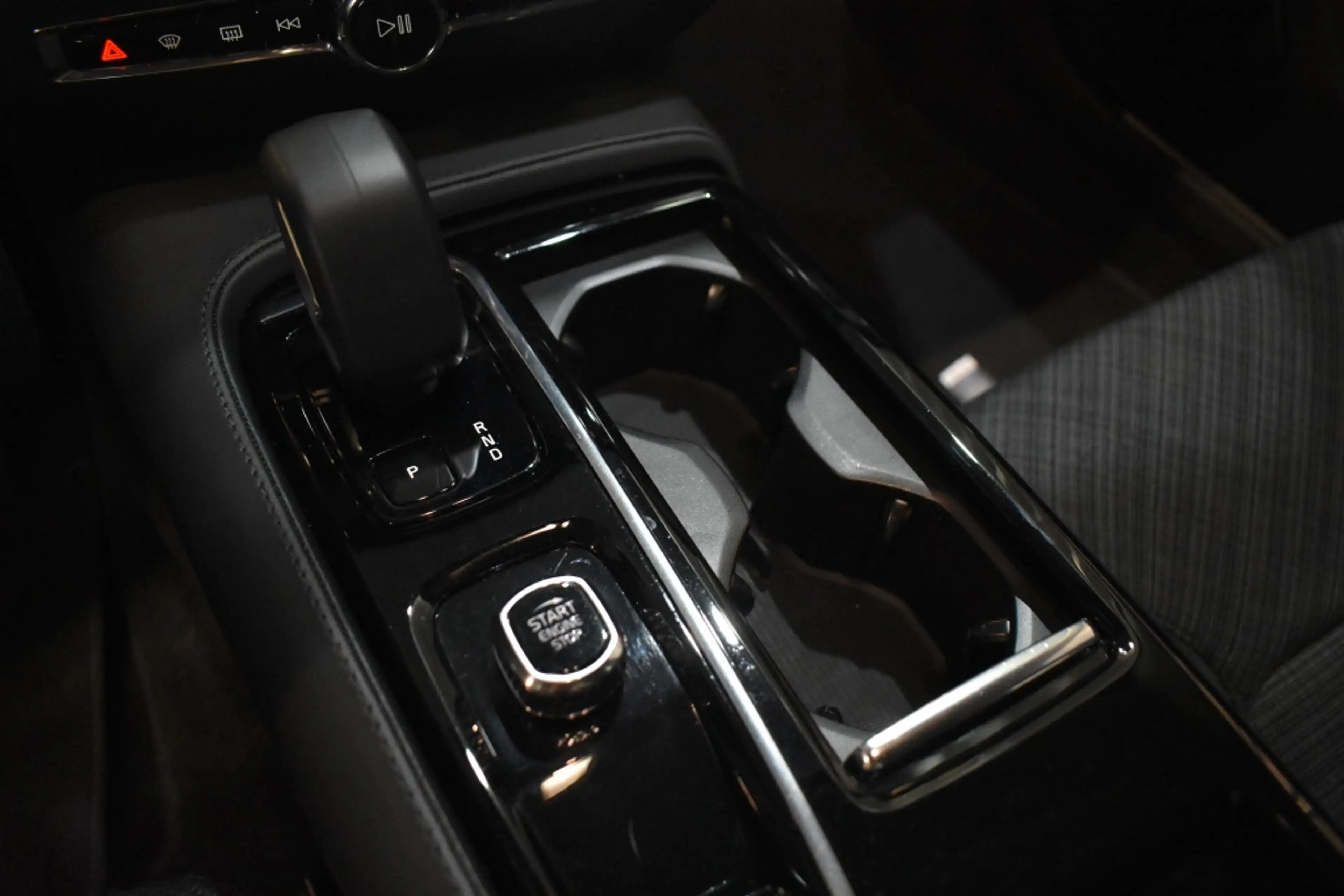 Volvo V60 T6 350PK AWD Essential Bright | 18” | Getint Glas — photo 30