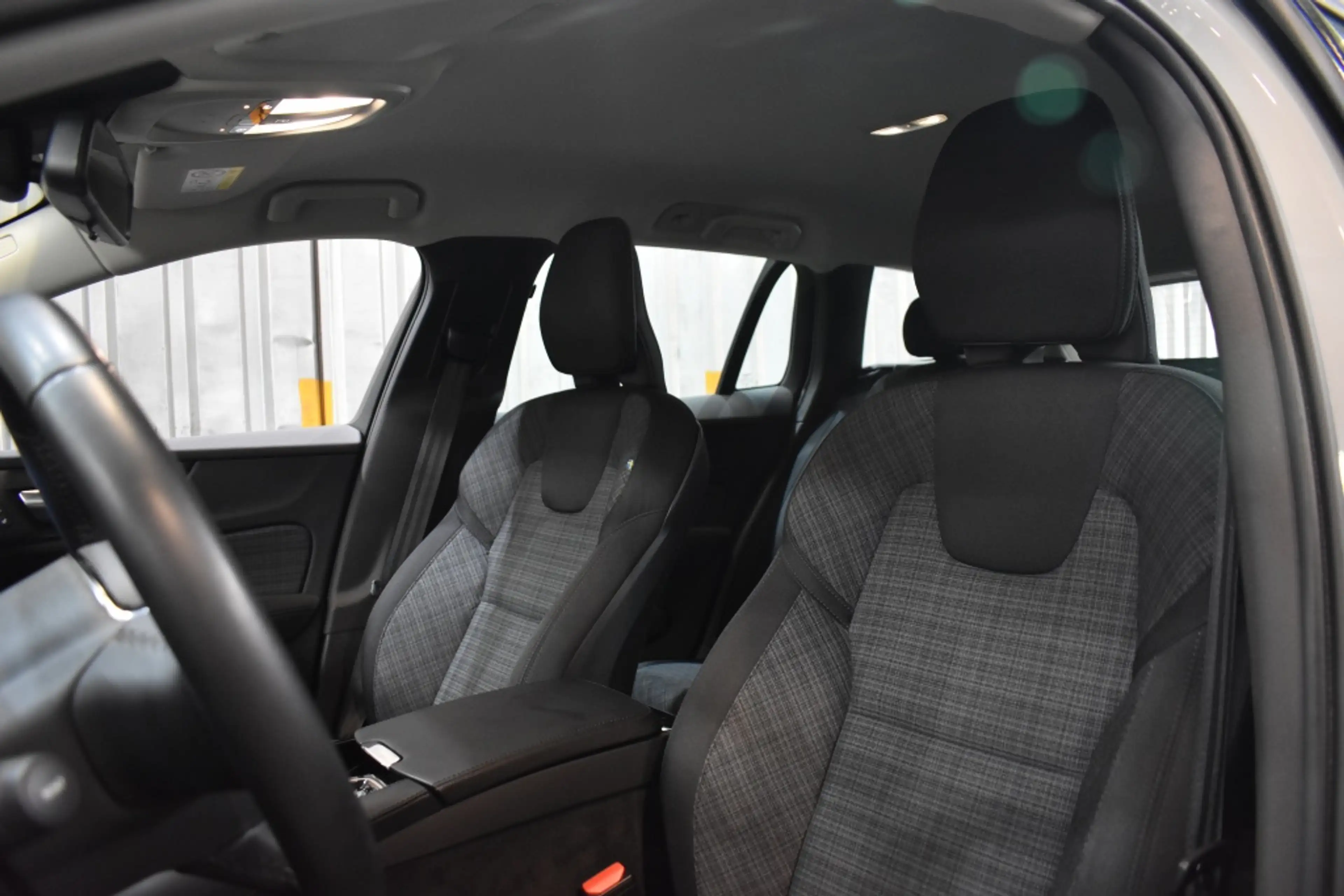 Volvo V60 T6 350PK AWD Essential Bright | 18” | Getint Glas — photo 4