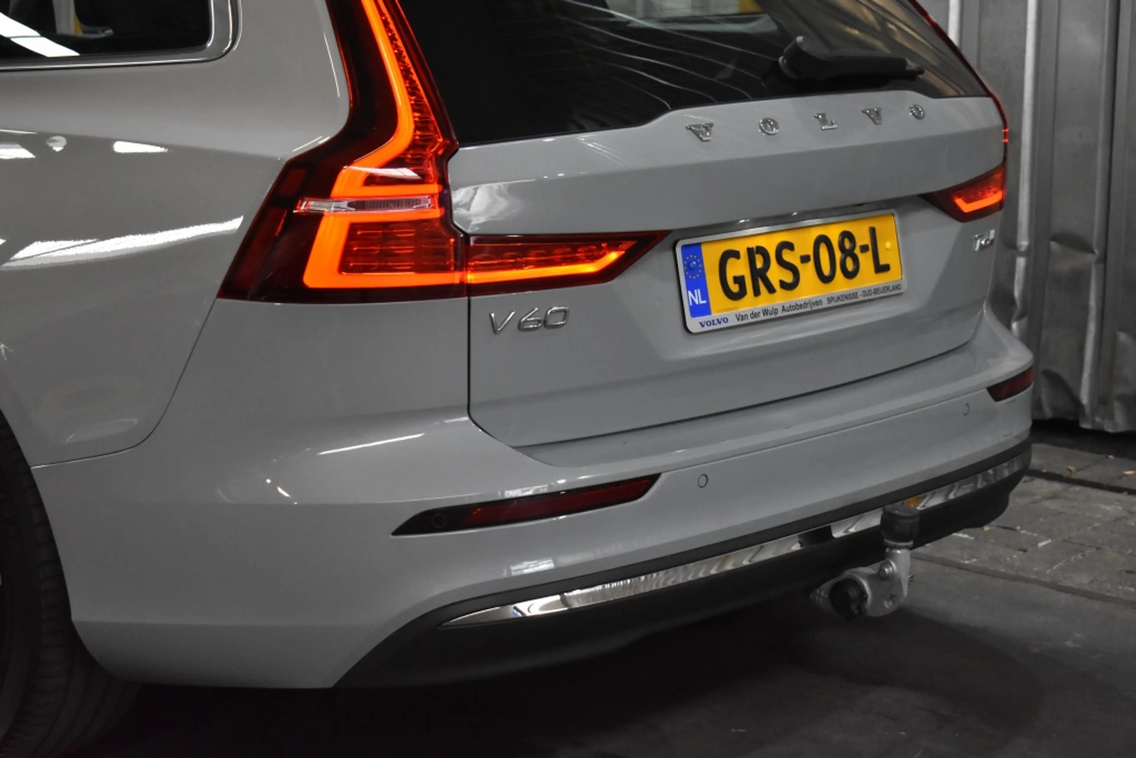 Volvo V60 T6 350PK AWD Essential Bright | 18” | Getint Glas — photo 13