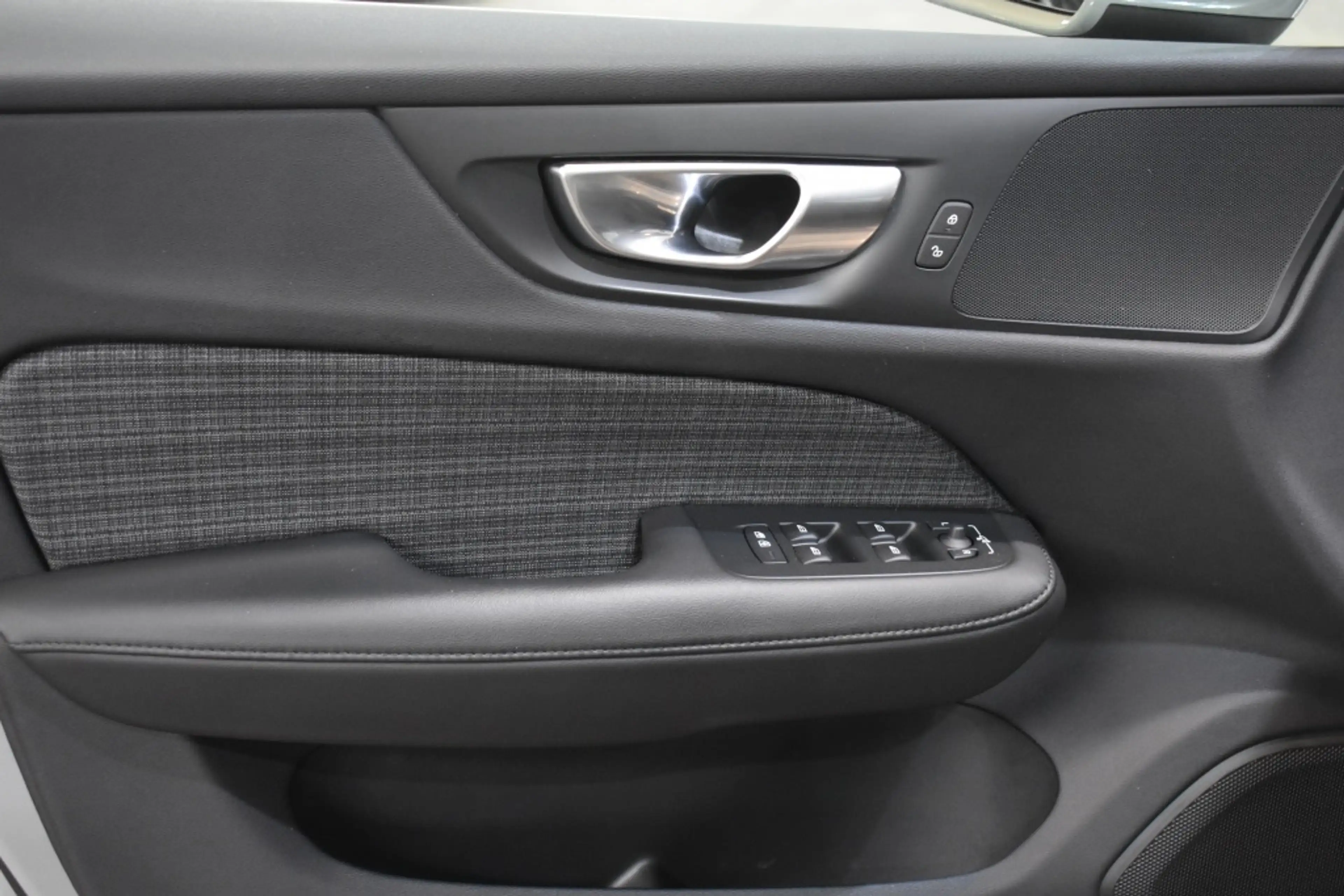 Volvo V60 T6 350PK AWD Essential Bright | 18” | Getint Glas — photo 9