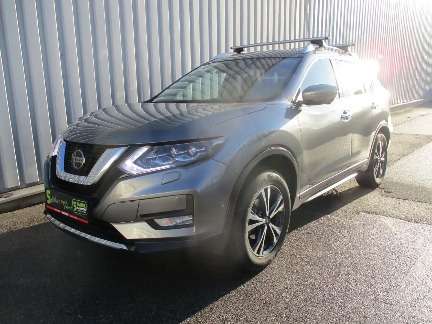 Nissan X-Trail 1.3 DIG-T N-Connecta Aut. LED+SHZ+KlimaA Grau - 2