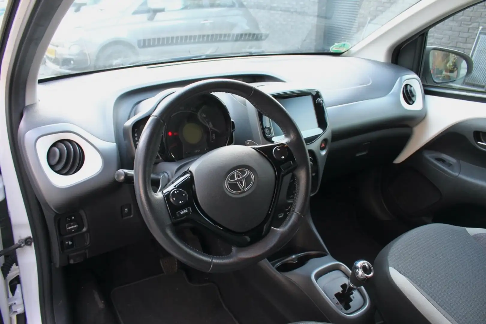 Toyota Aygo 1.0 VVT-I X-PLAY, Binnenkort verwacht!! Blanc - 2