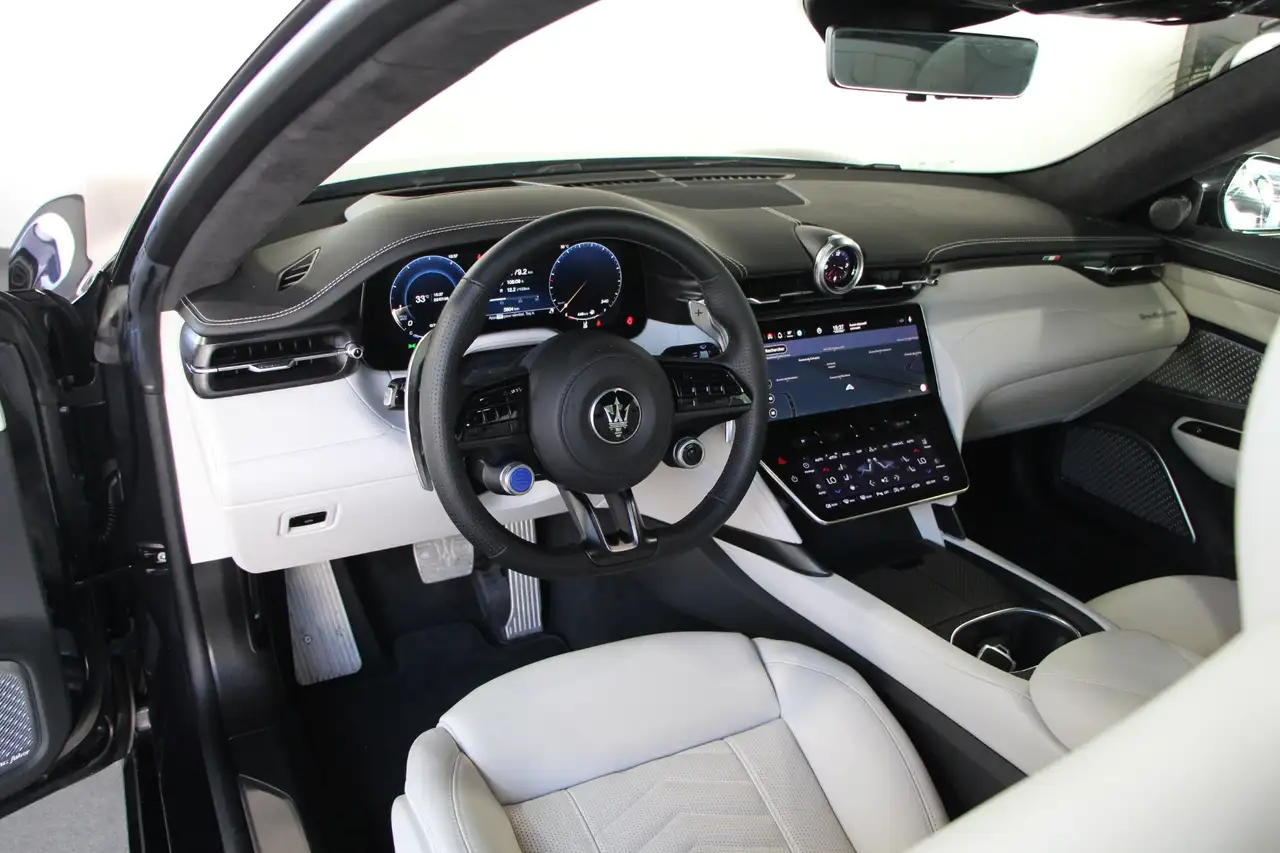 Maserati GranTurismo 2023 — фото 11