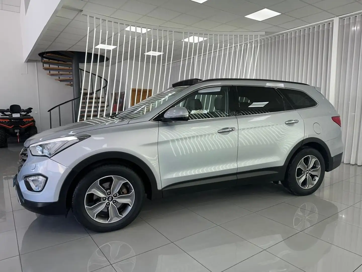 Hyundai SANTA FE 2.2CRDi 4x4 Tecno Aut. 7s Gris - 2