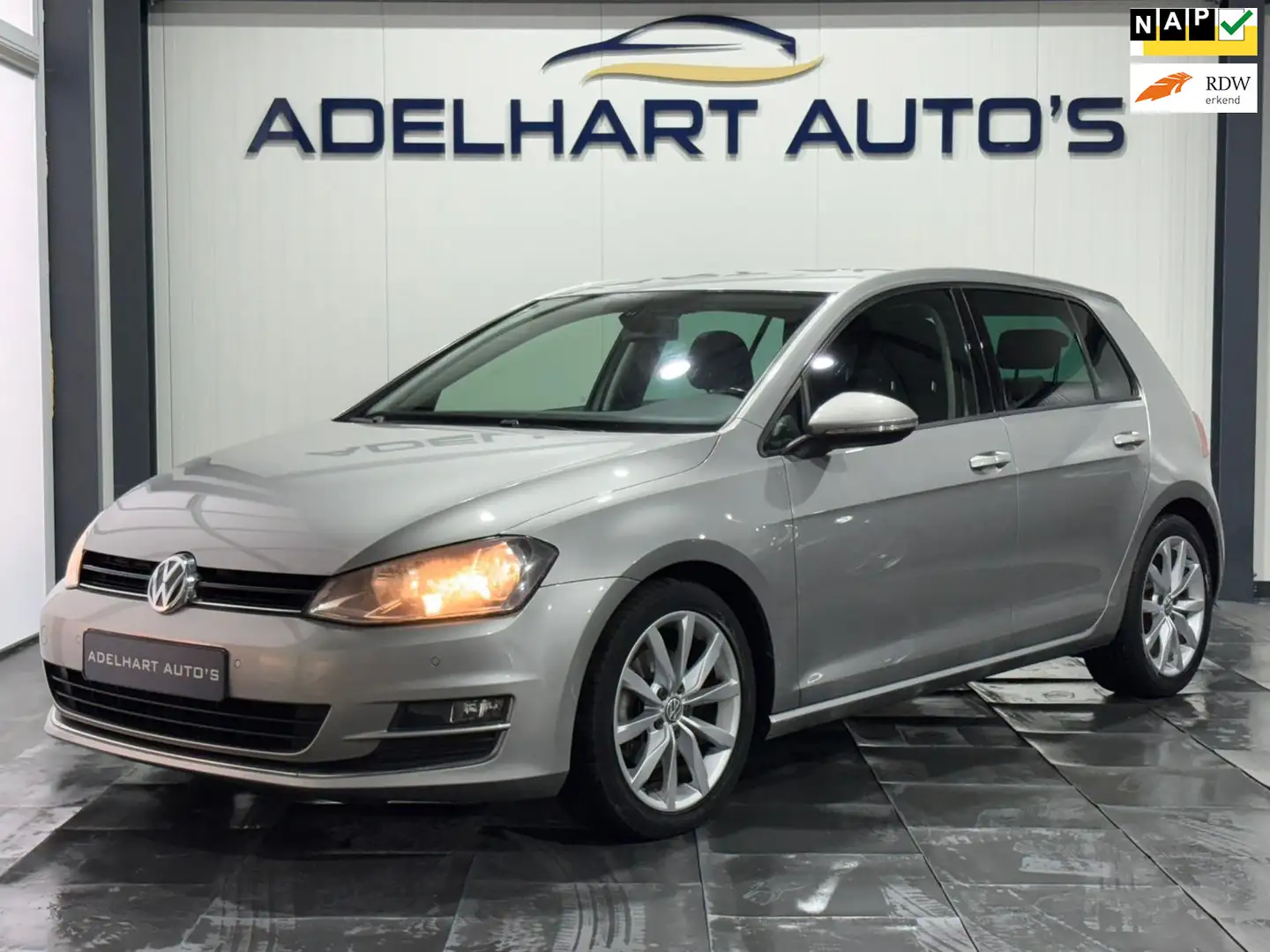 Volkswagen Golf 1.2 TSI Highline Business Automaat / Full map navi Grijs - 1