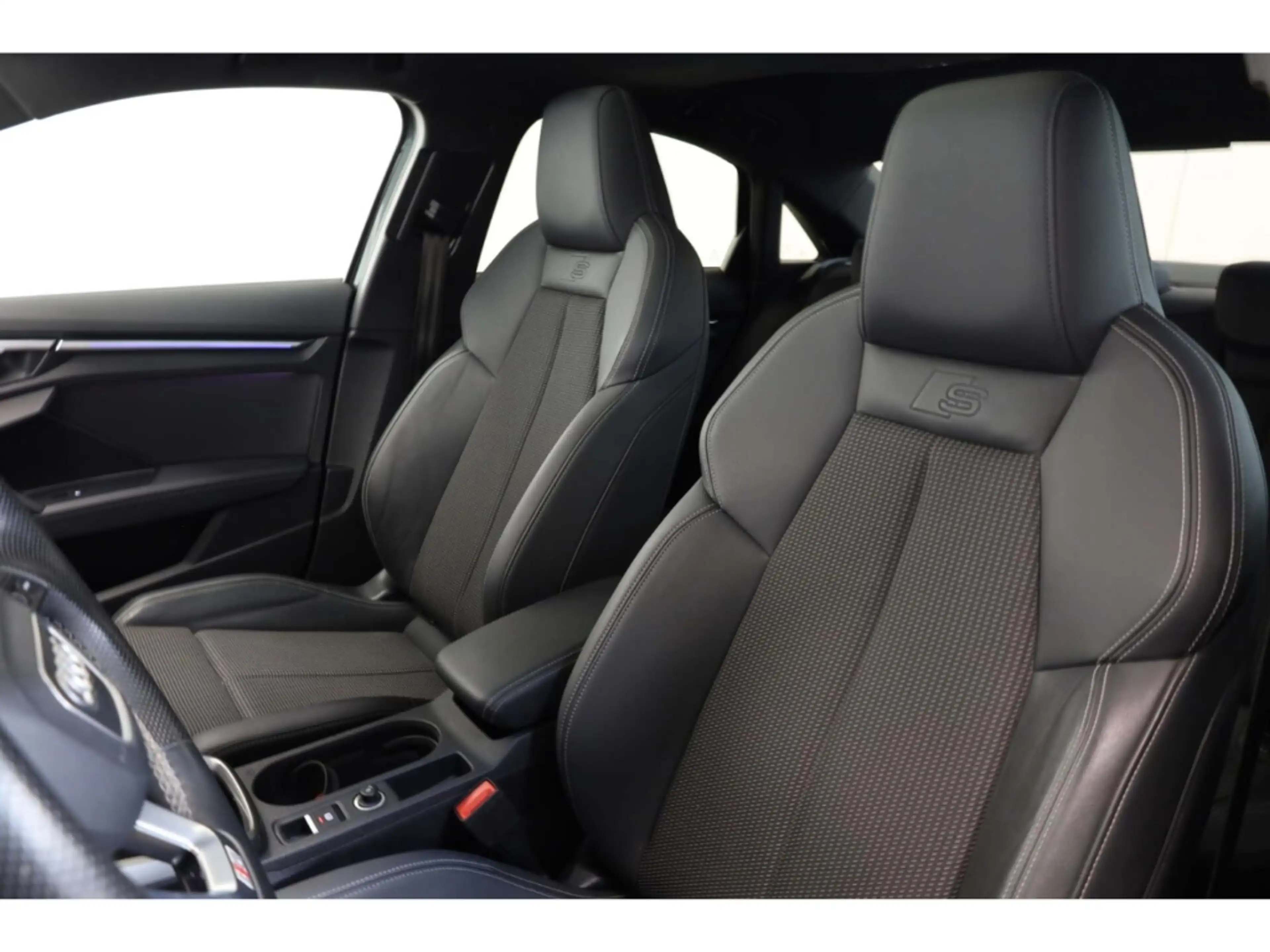 Audi S3 Limousine TFSI quattro — photo 10