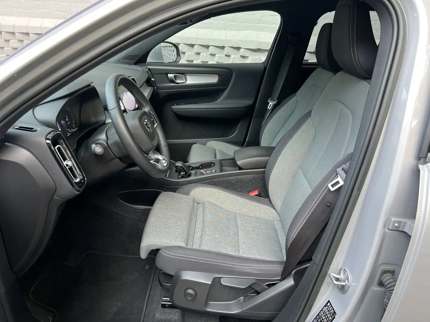 Volvo XC40 1.5 T4 Recharge Core Bright Achteruitrijcamera Nav Gris - 2