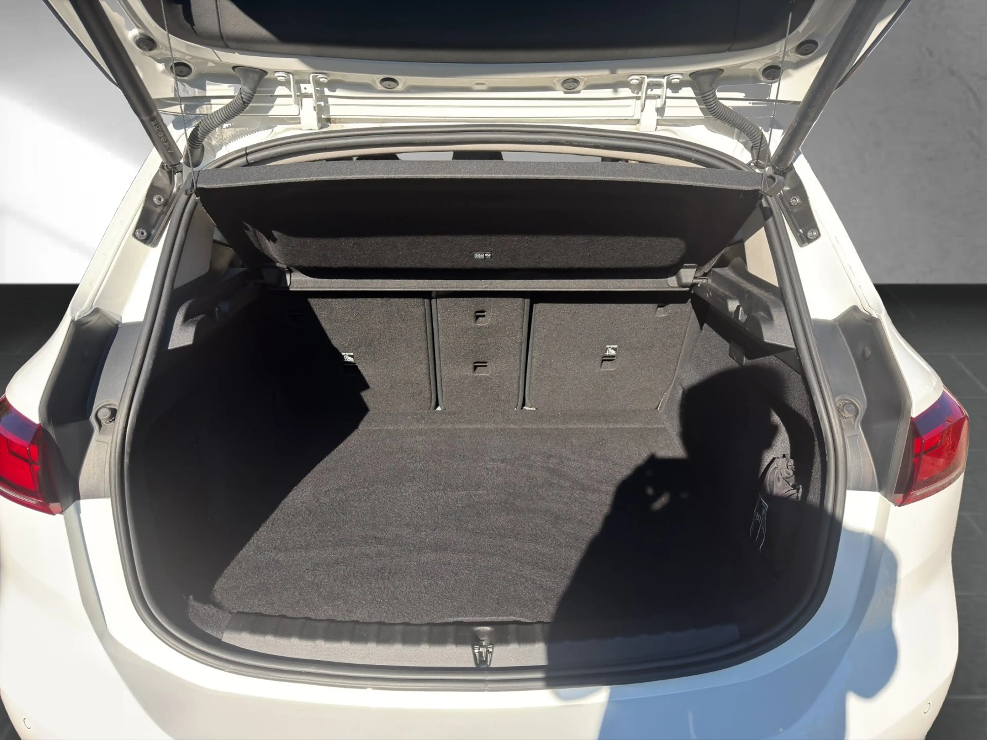 BMW 225 e xDrive Active Tourer Sitzhzg RFK Standhzg Reifen — photo 13