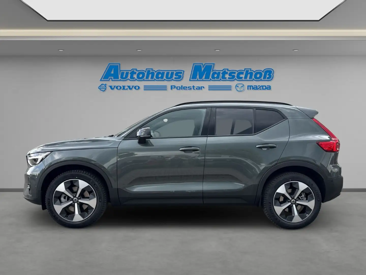 Volvo XC40 Ultra Dark B4 B StandHZG AHK Pano-Dach Memory Sitz Grün - 2