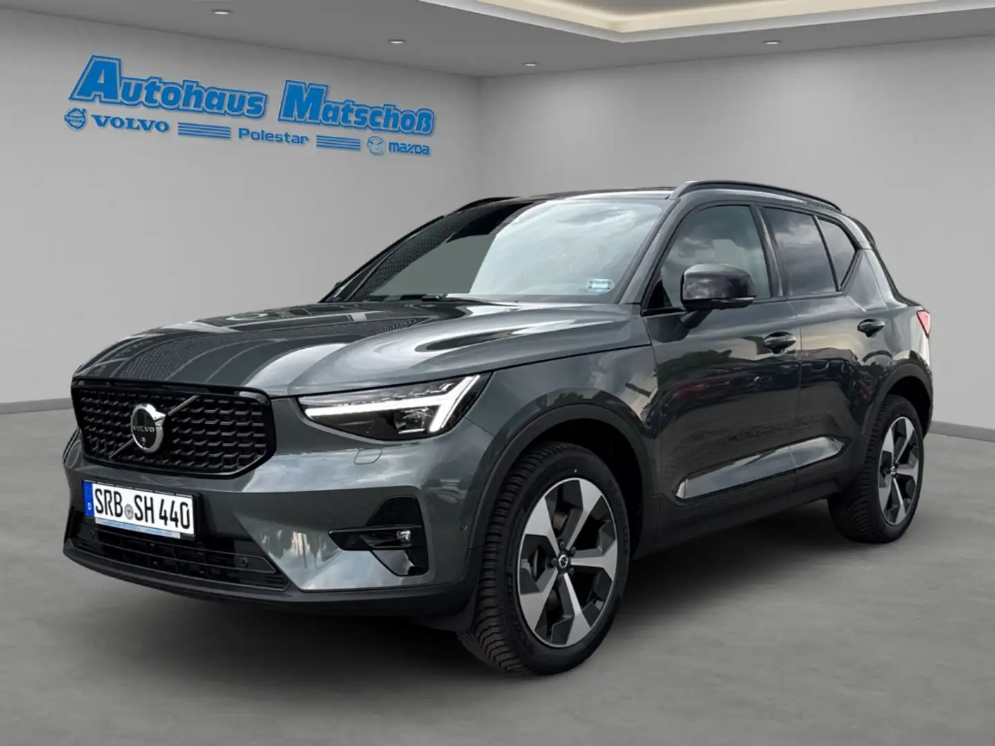 Volvo XC40 Ultra Dark B4 B StandHZG AHK Pano-Dach Memory Sitz Grün - 1
