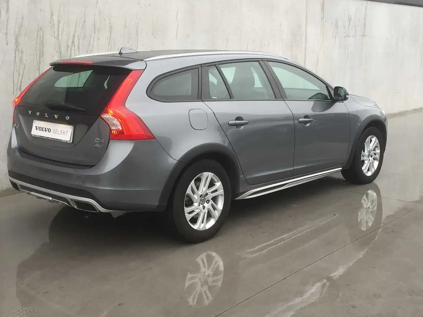 Volvo V60 Cross Country V60 CC Cross Country D4 AUT 4WD Momentum siva - 2