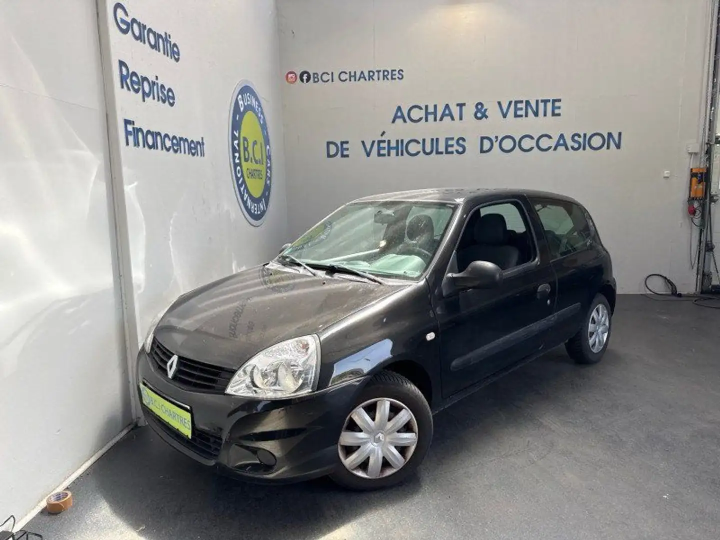 Renault Clio II CAMPUS 1.2 16V 75CH AUTHENTIQUE 3P Noir - 1