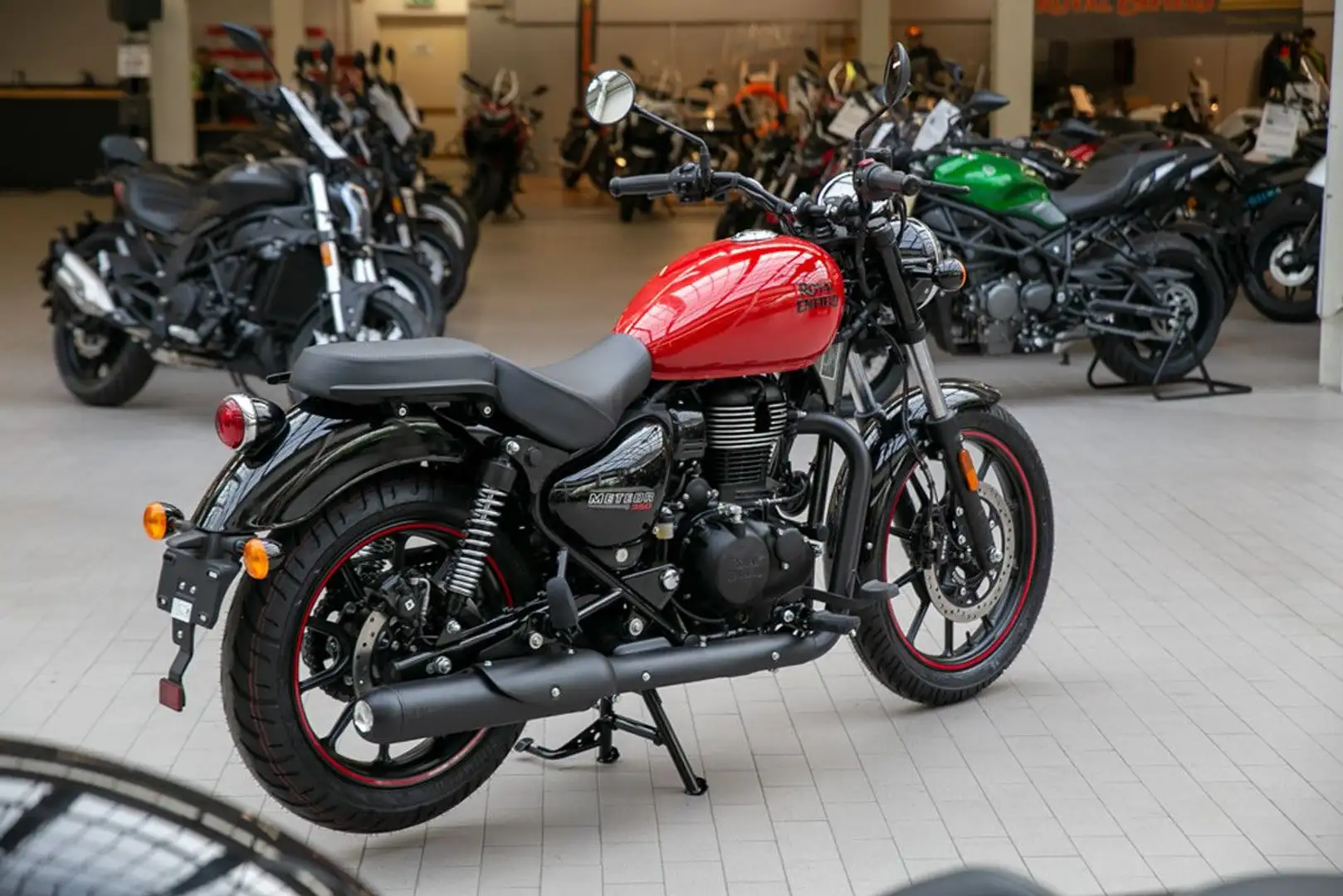 Royal Enfield Meteor 350 Fireball ABS, sofort lieferbar Kırmızı - 2