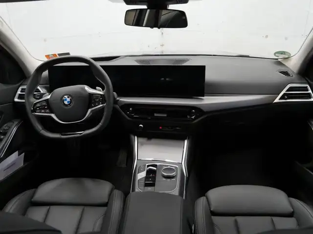 BMW 3 Series view 7