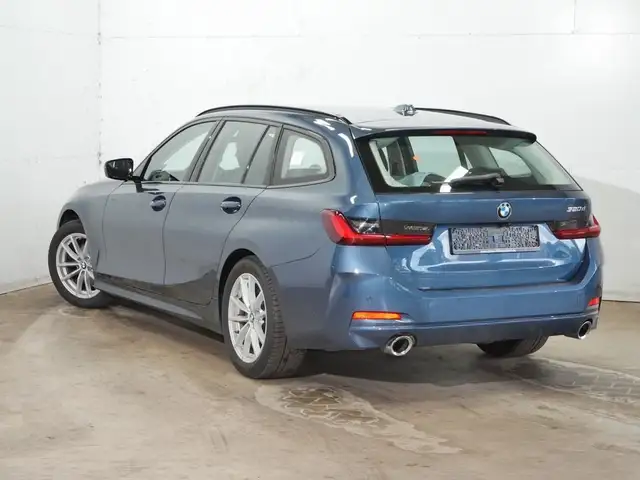 BMW 3 Series view 4