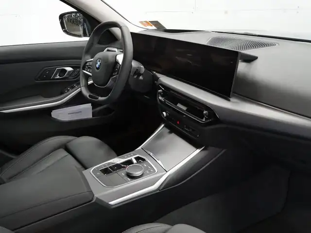 BMW 3 Series view 6