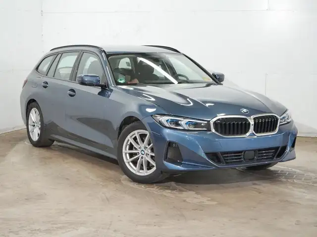 BMW 3 Series view 3
