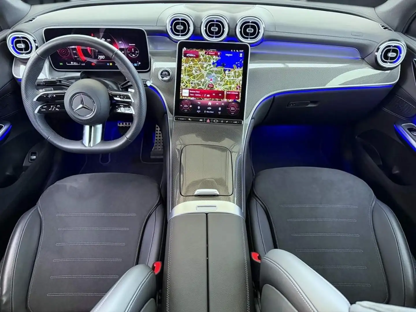 Mercedes-Benz GLC 200 4M Coupé AMG, Night, DIGITAL, Pano,DISTR Weiß - 2