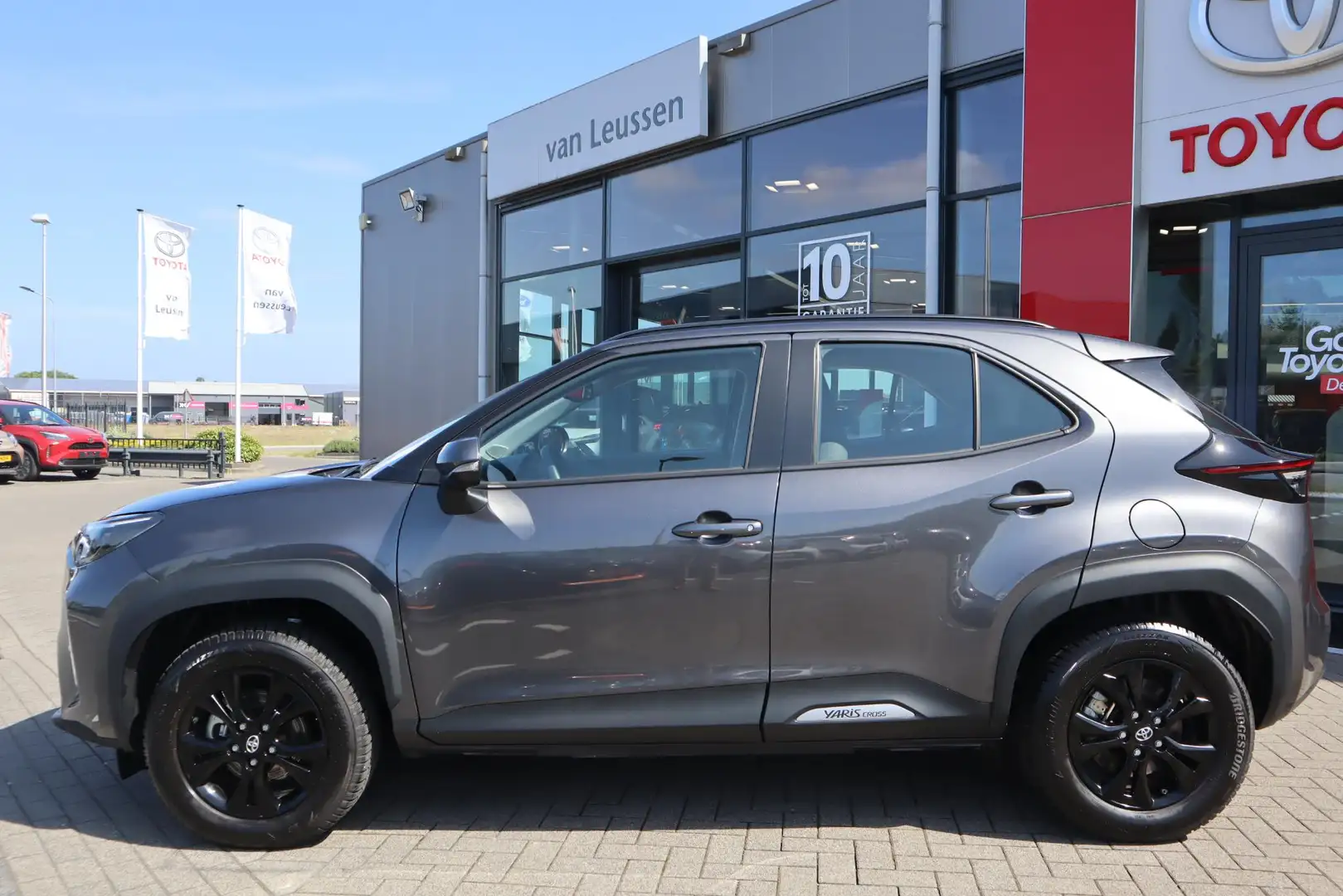 Toyota Yaris Cross 1.5 HYBRID DYNAMIC APPLE/ANDROID LM-VELGEN STUUR/S Grijs - 2