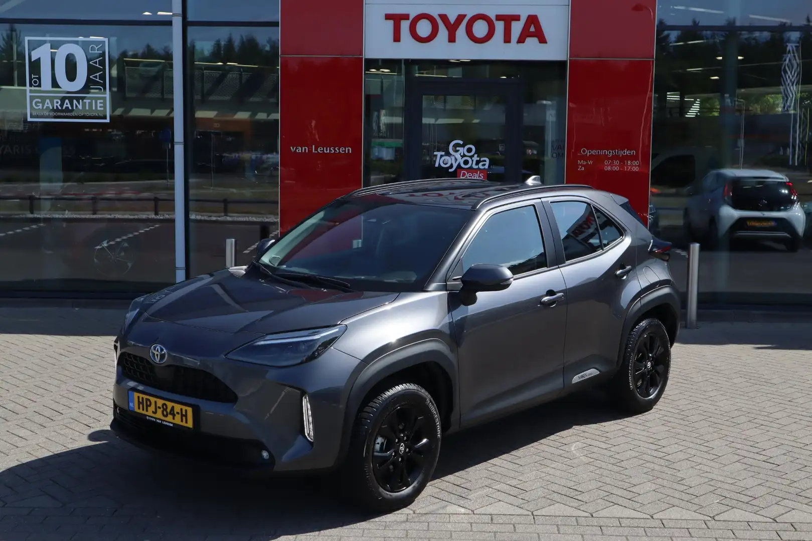 Toyota Yaris Cross 1.5 HYBRID DYNAMIC APPLE/ANDROID LM-VELGEN STUUR/S Grijs - 1