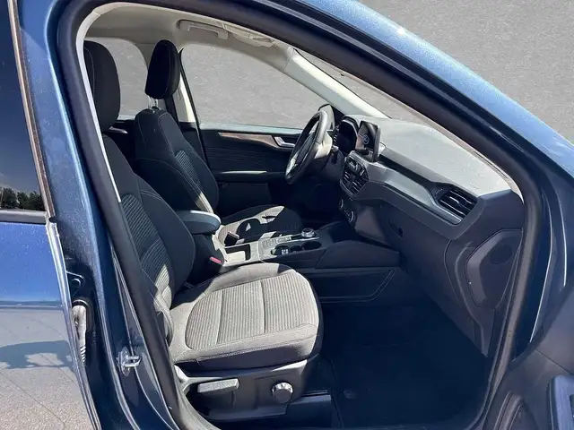Ford Kuga view 3