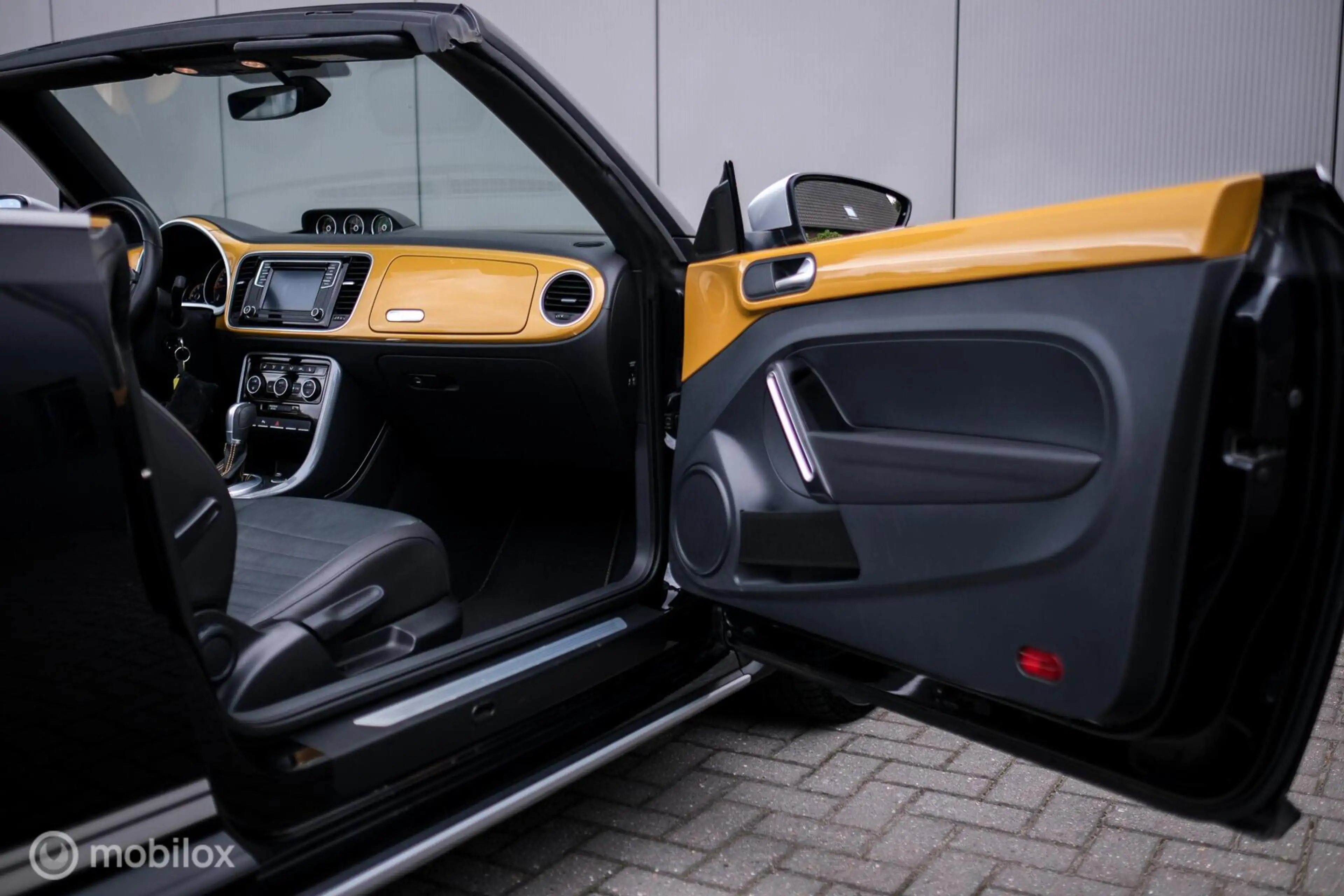 Volkswagen Beetle Cabriolet 1.4 TSI Dune | Camera | Leder | LED | Xe — photo 22