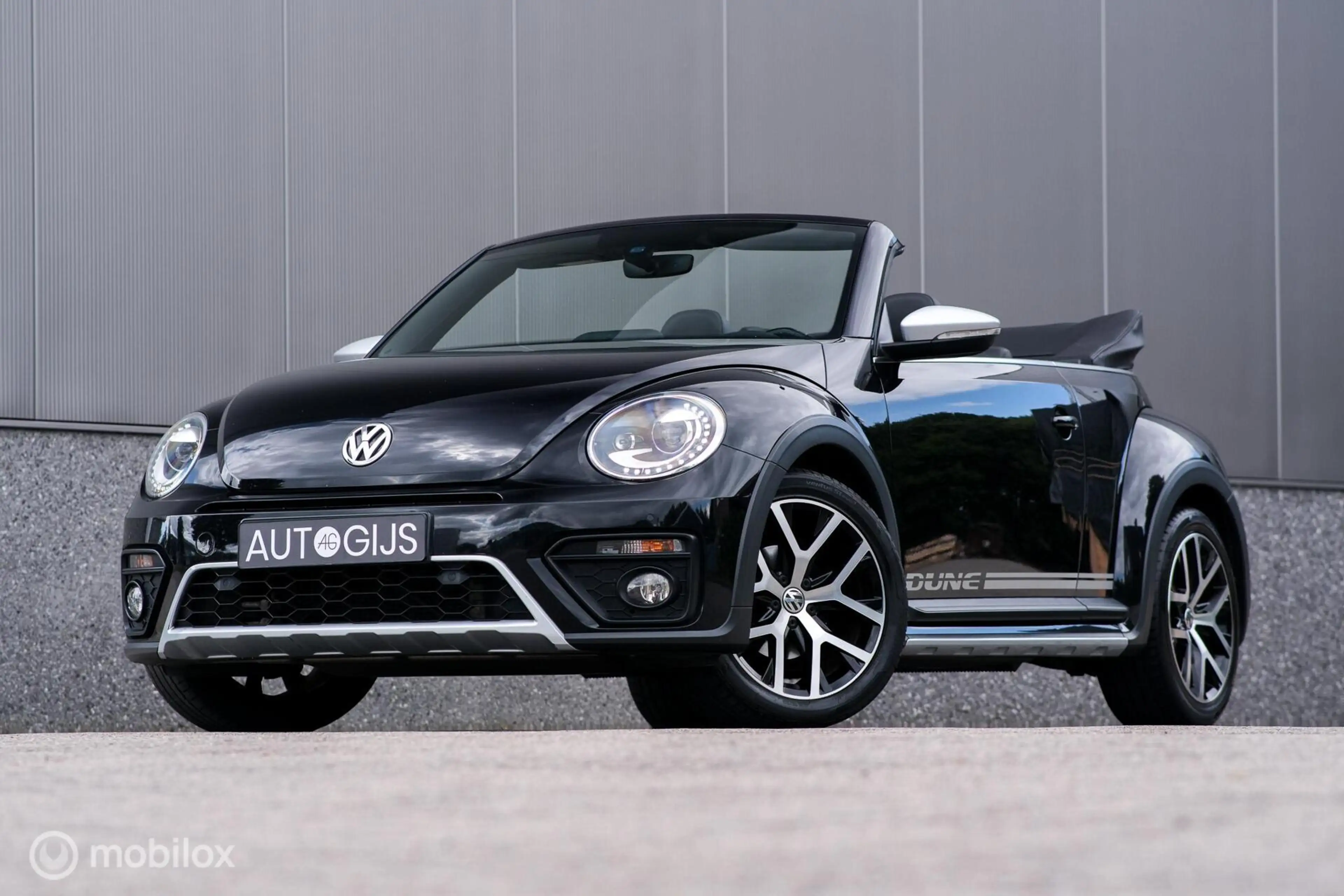 Volkswagen Beetle Cabriolet 1.4 TSI Dune | Camera | Leder | LED | Xe