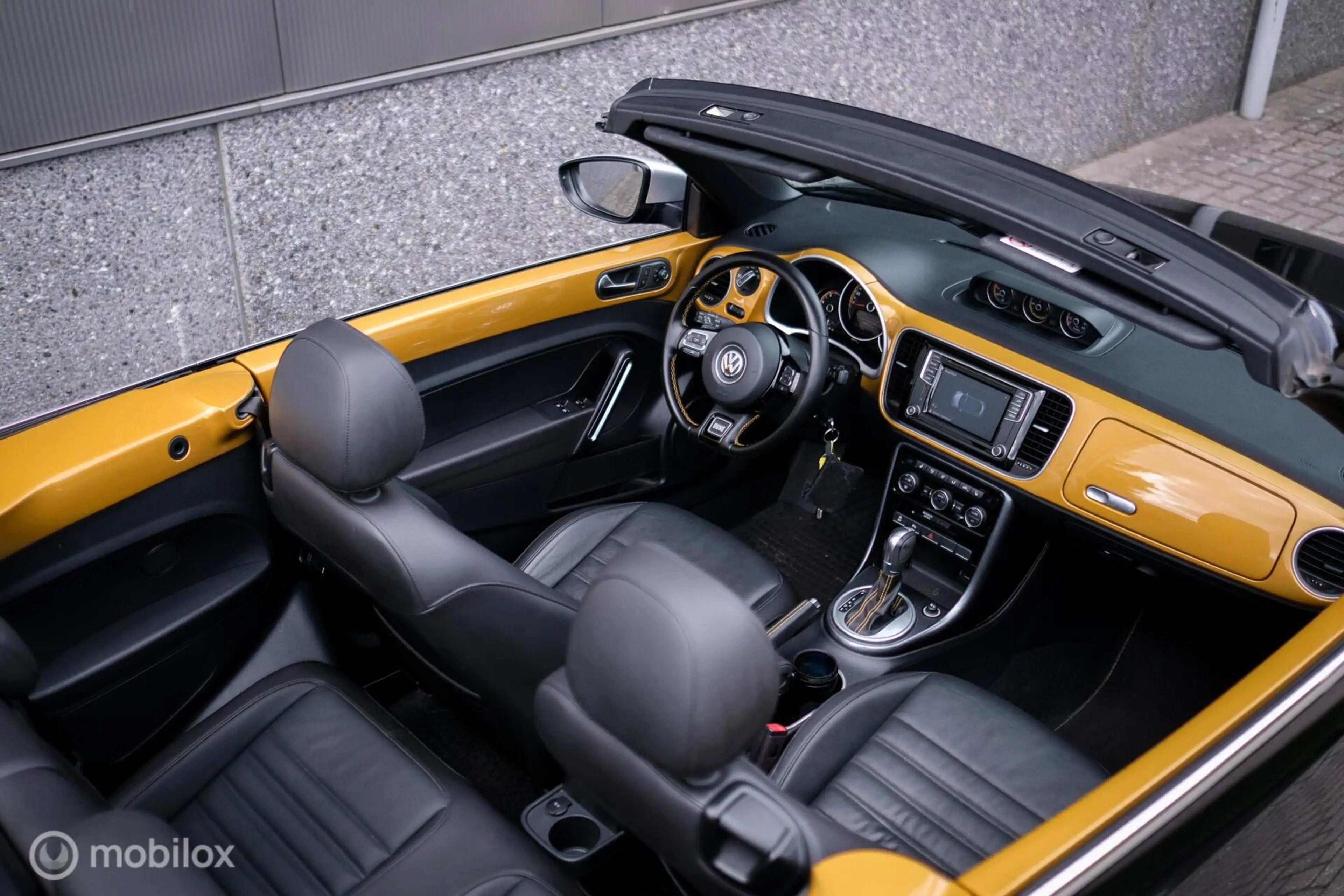 Volkswagen Beetle Cabriolet 1.4 TSI Dune | Camera | Leder | LED | Xe — photo 2