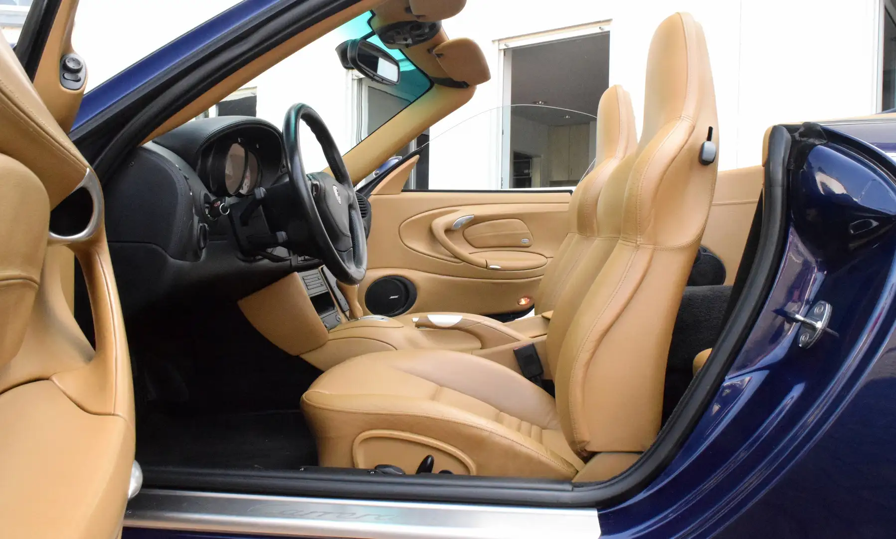 Porsche 996 CARRERA 4 CABRIOLET LIEBHABERFAHRZEUG SPORTSITZE! Bleu - 2
