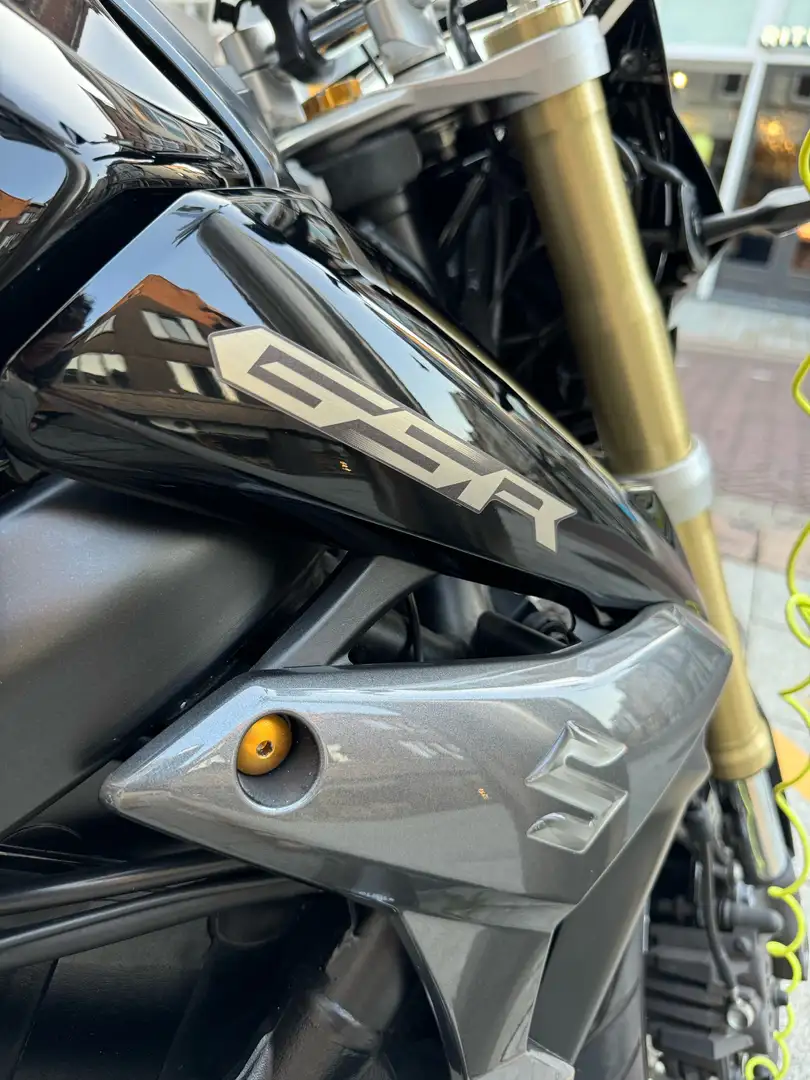 Suzuki GSR 750 GSR 750 Tour met Dominator Чёрный - 2