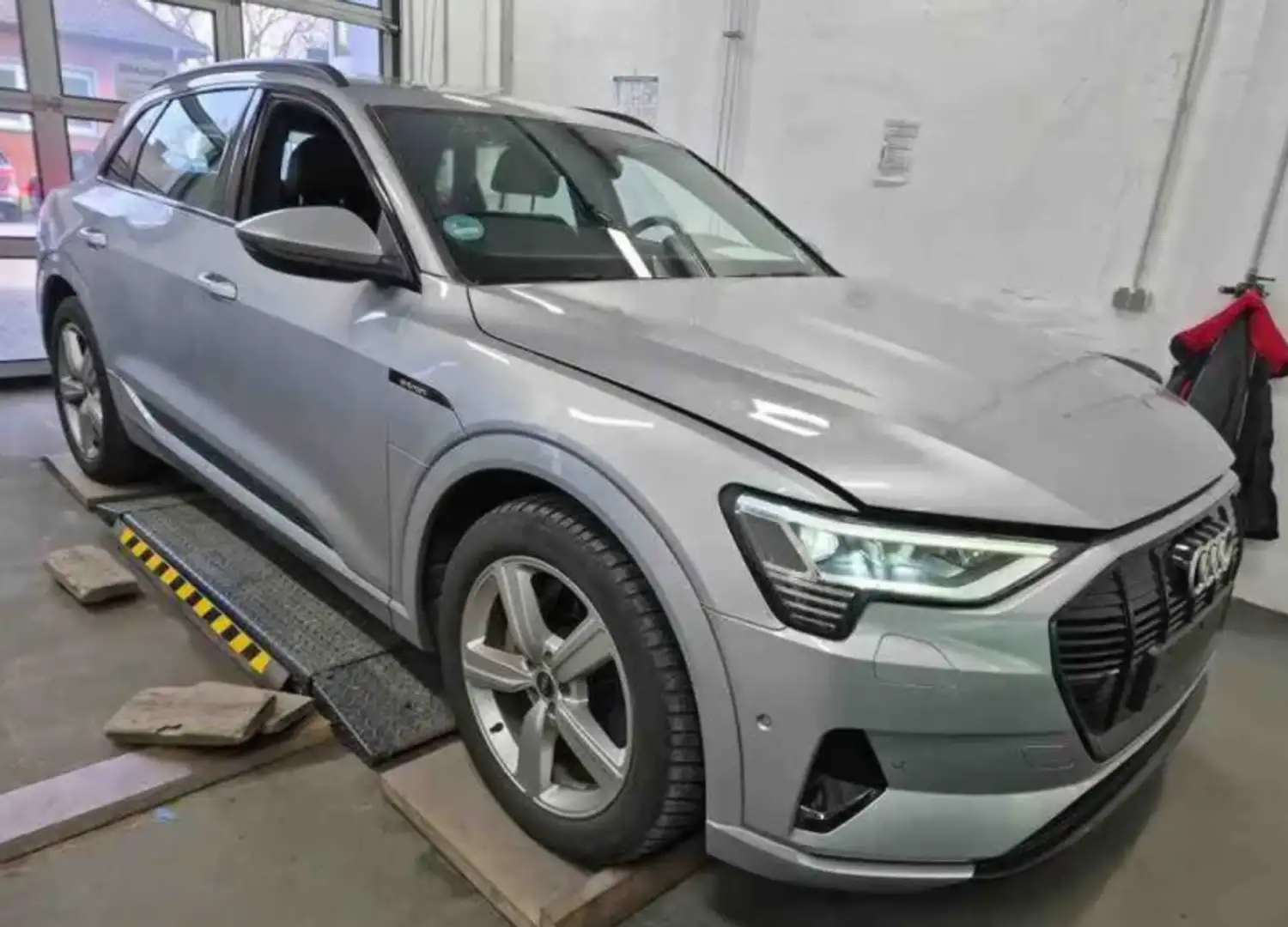 Audi e-tron 55 quattro S line edition Argento - 2