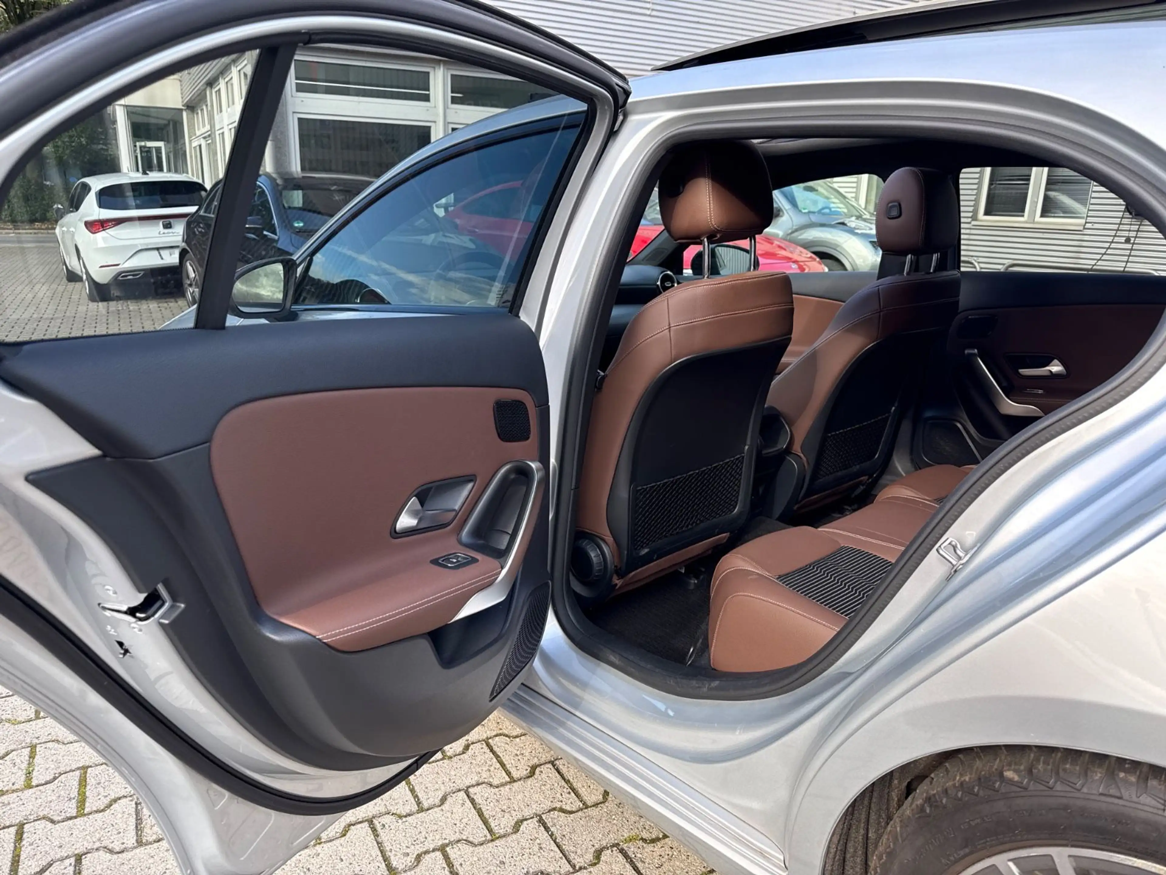 Mercedes-Benz A 200 A200 d Progressive*Night*Pano*Leder*Navi*Kamera* — photo 8