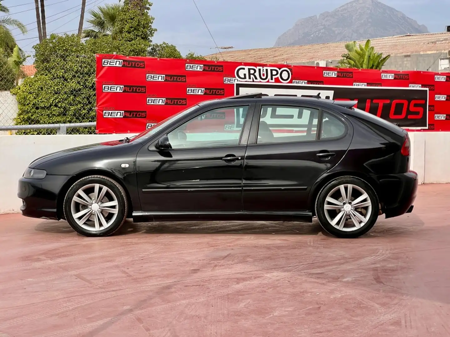 SEAT Leon 1.9TDI Sport FR 150 Negro - 2