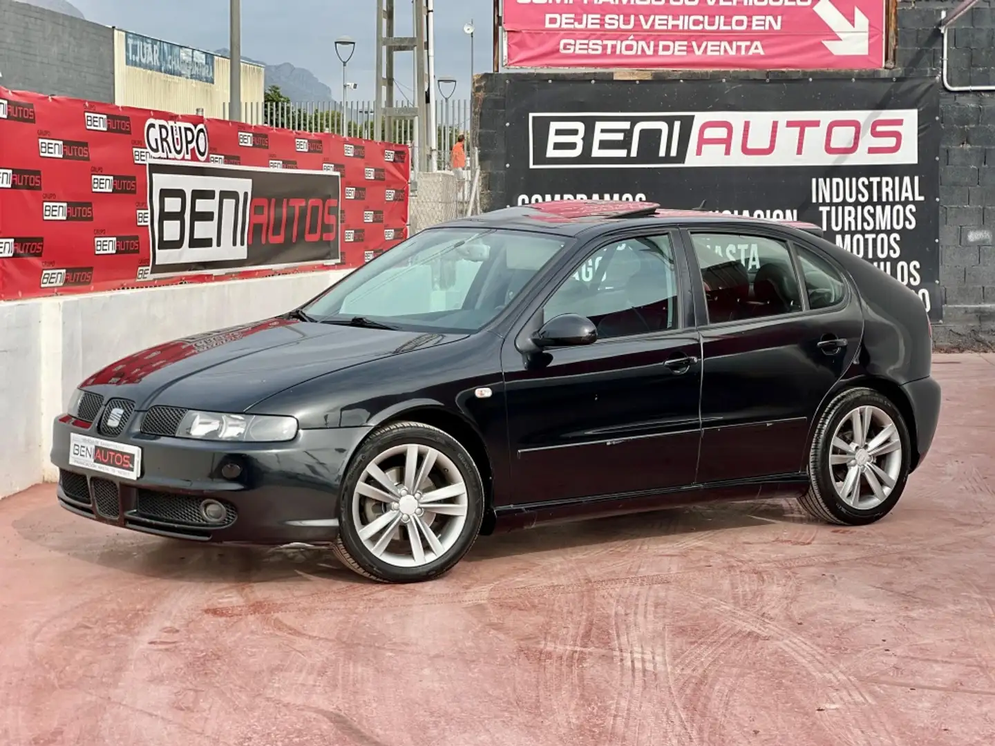 SEAT Leon 1.9TDI Sport FR 150 Negro - 1