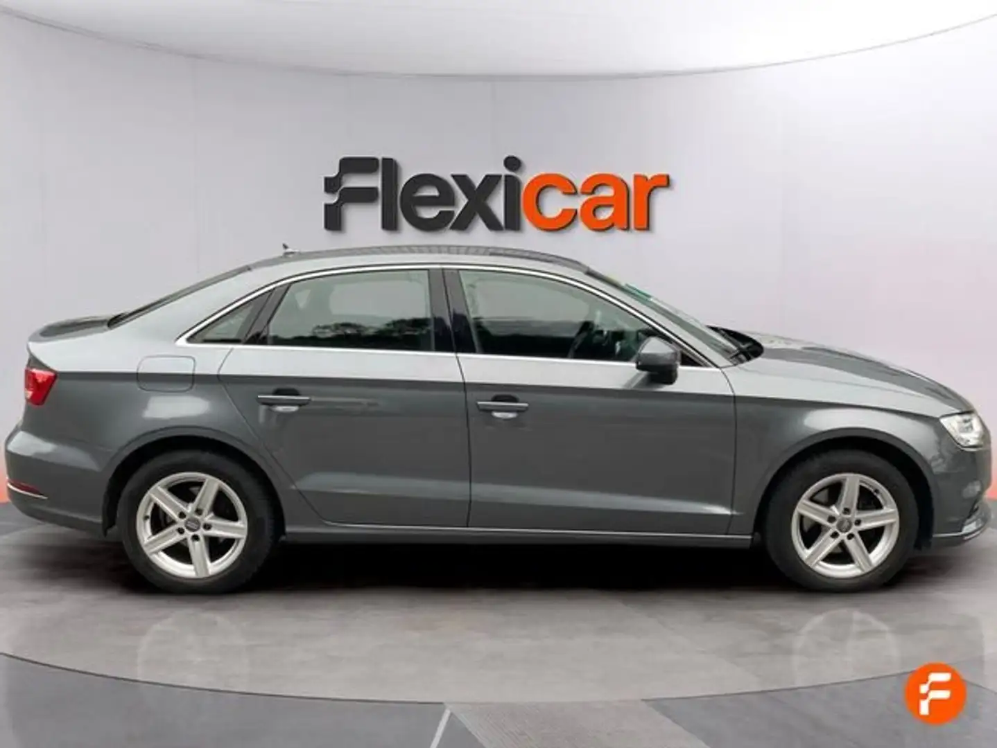 Audi A3 1.6TDI S tronic 85kW Gris - 2