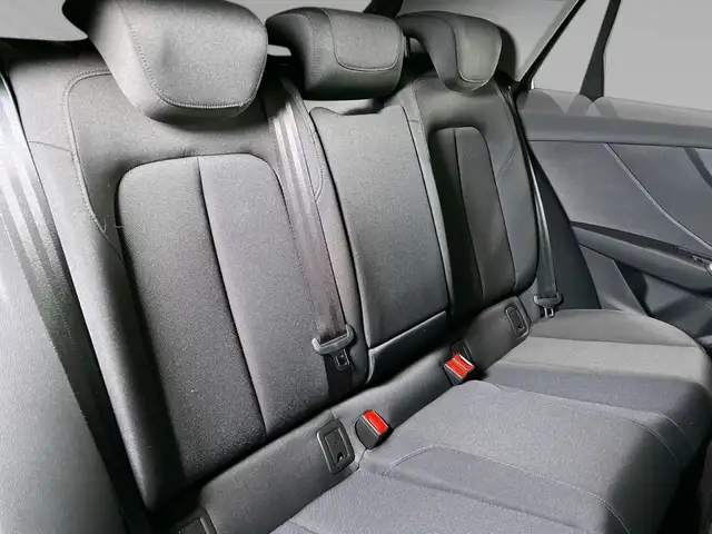 Audi Q2 view 8