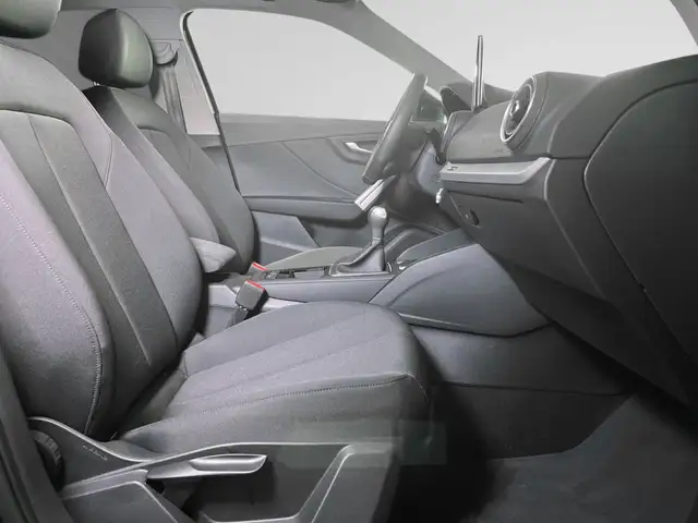Audi Q2 view 9