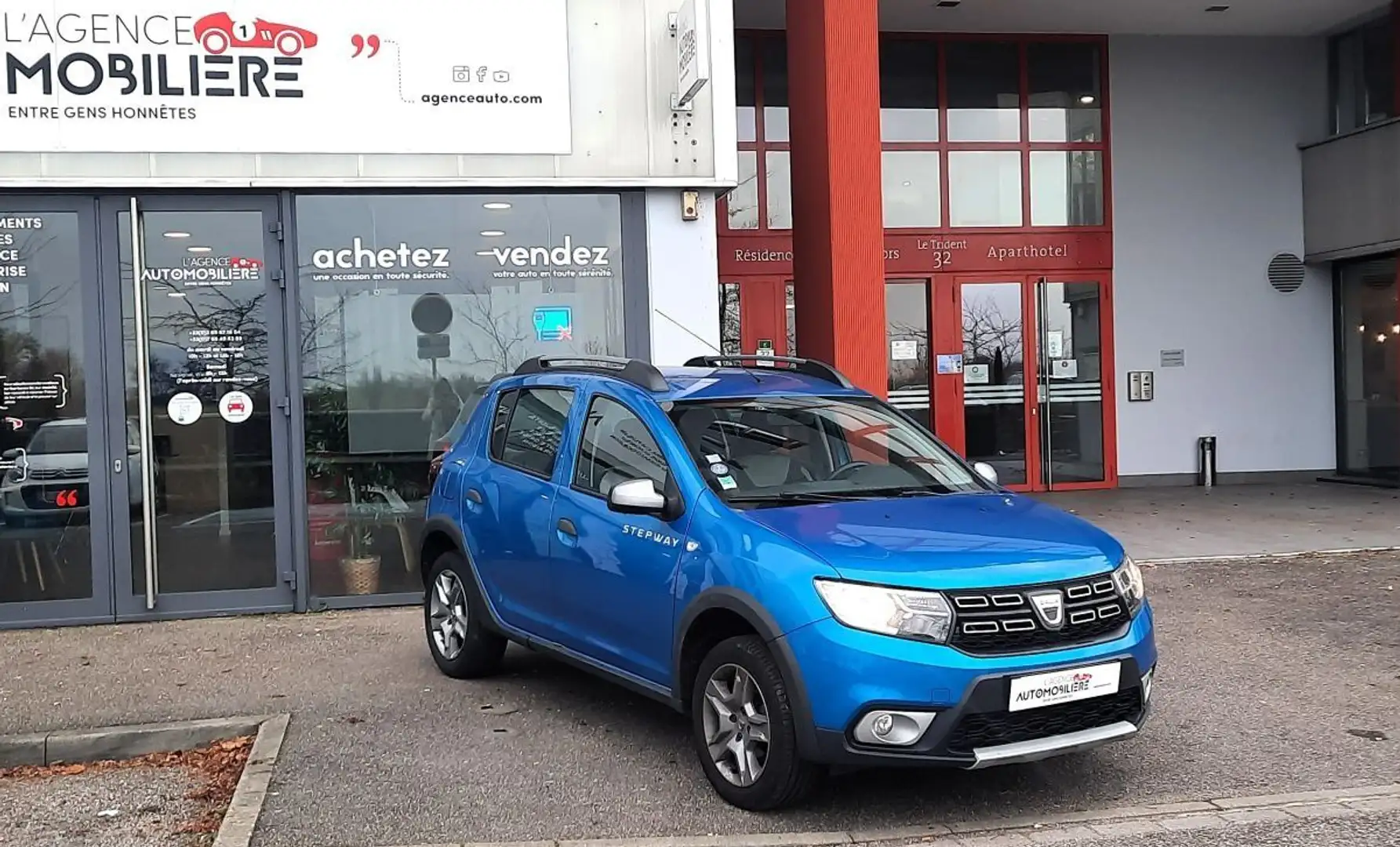 Dacia Sandero 0.9L Tce STEPWAY 90CH Blau - 1