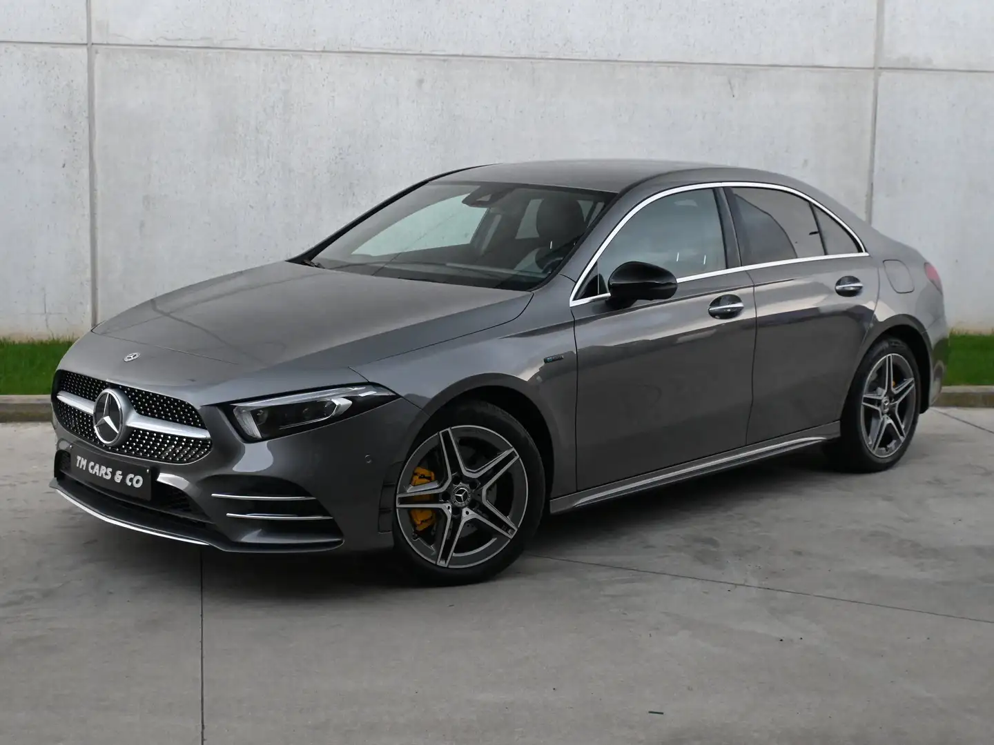 Mercedes-Benz A 250 A250e AMG Hybrid Berline, Leder, 360 Ambi, Carplay Grau - 2