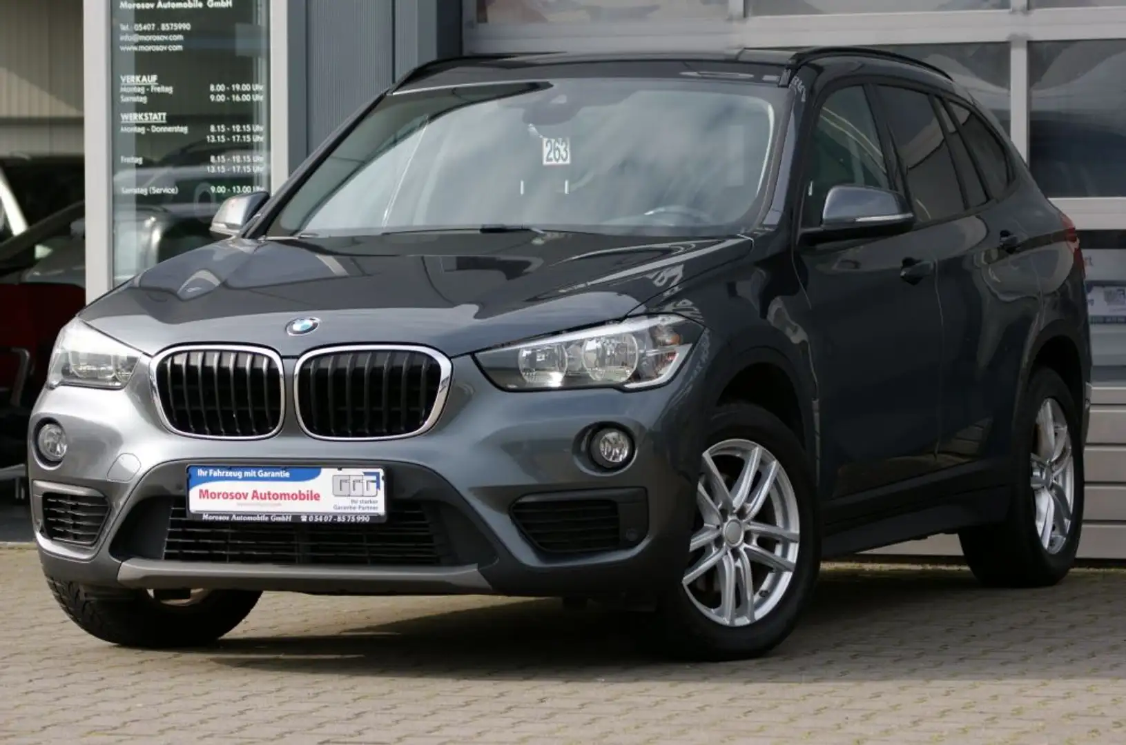 BMW X1 sDrive18d Aut. Advantage Gris - 1